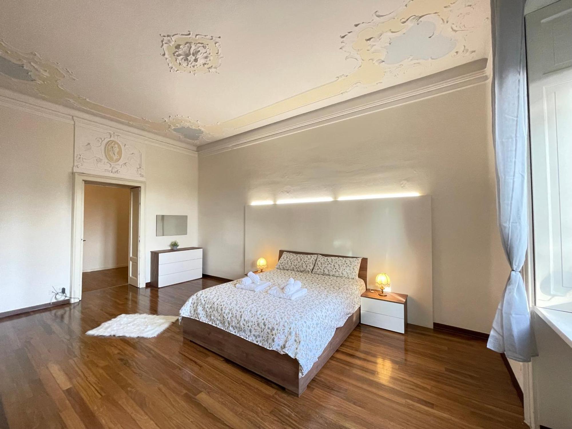 Bg Central Royal Suite Con Parcheggio - Vista Citta Alta Bergamo Bagian luar foto