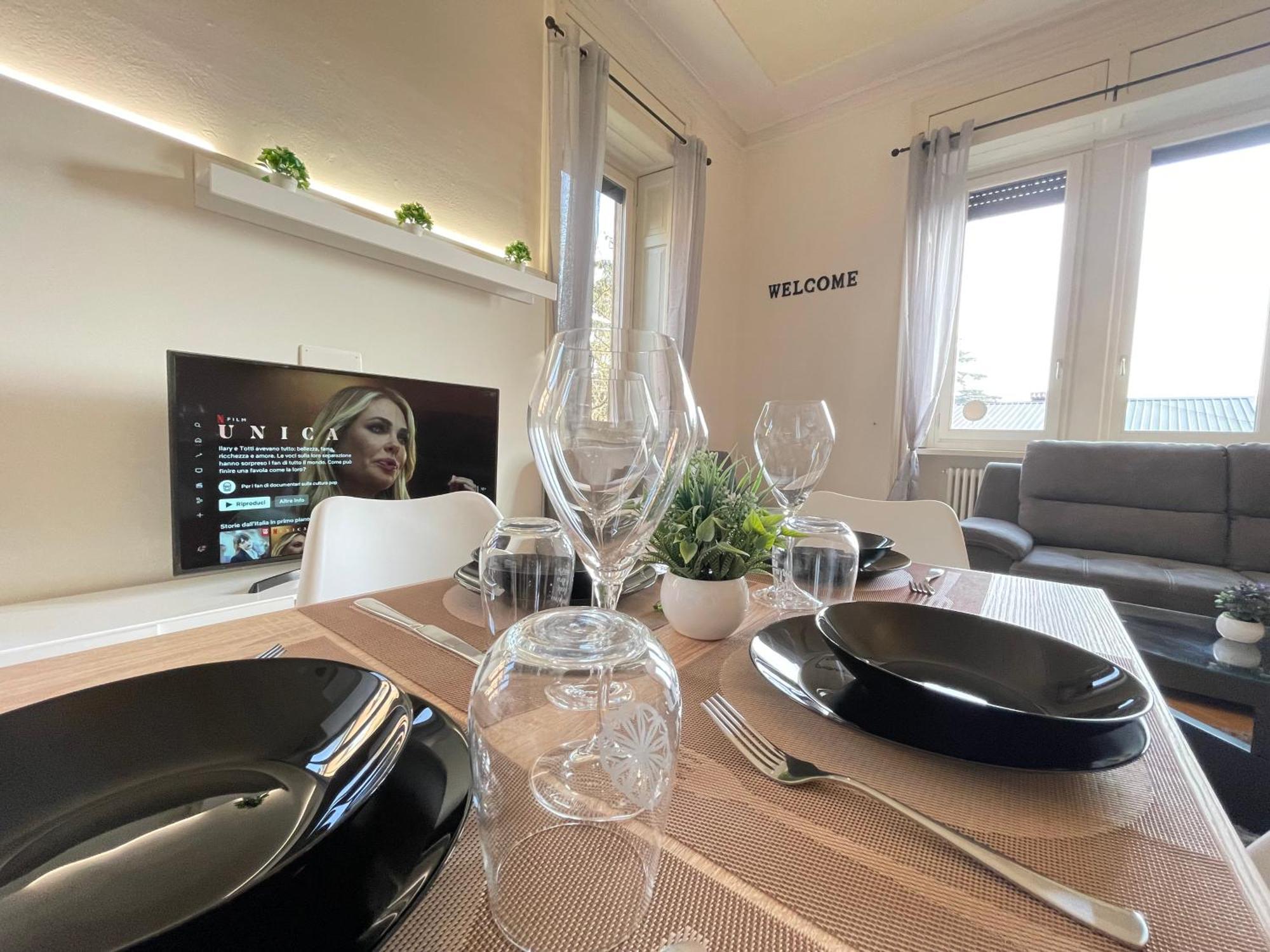 Bg Central Royal Suite Con Parcheggio - Vista Citta Alta Bergamo Bagian luar foto