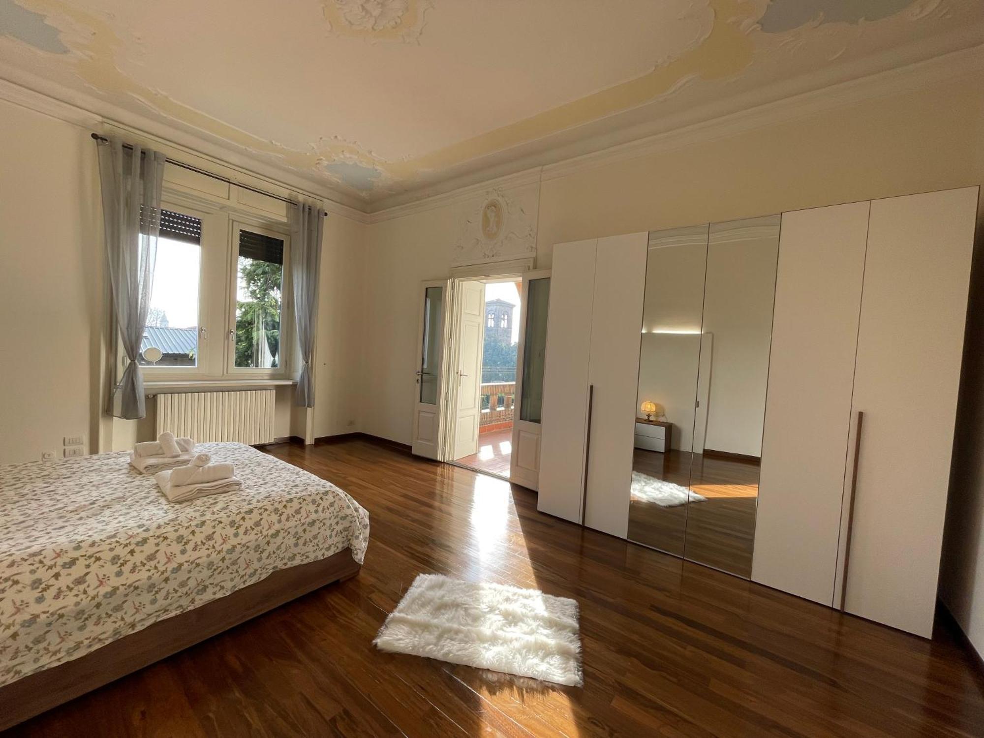 Bg Central Royal Suite Con Parcheggio - Vista Citta Alta Bergamo Bagian luar foto