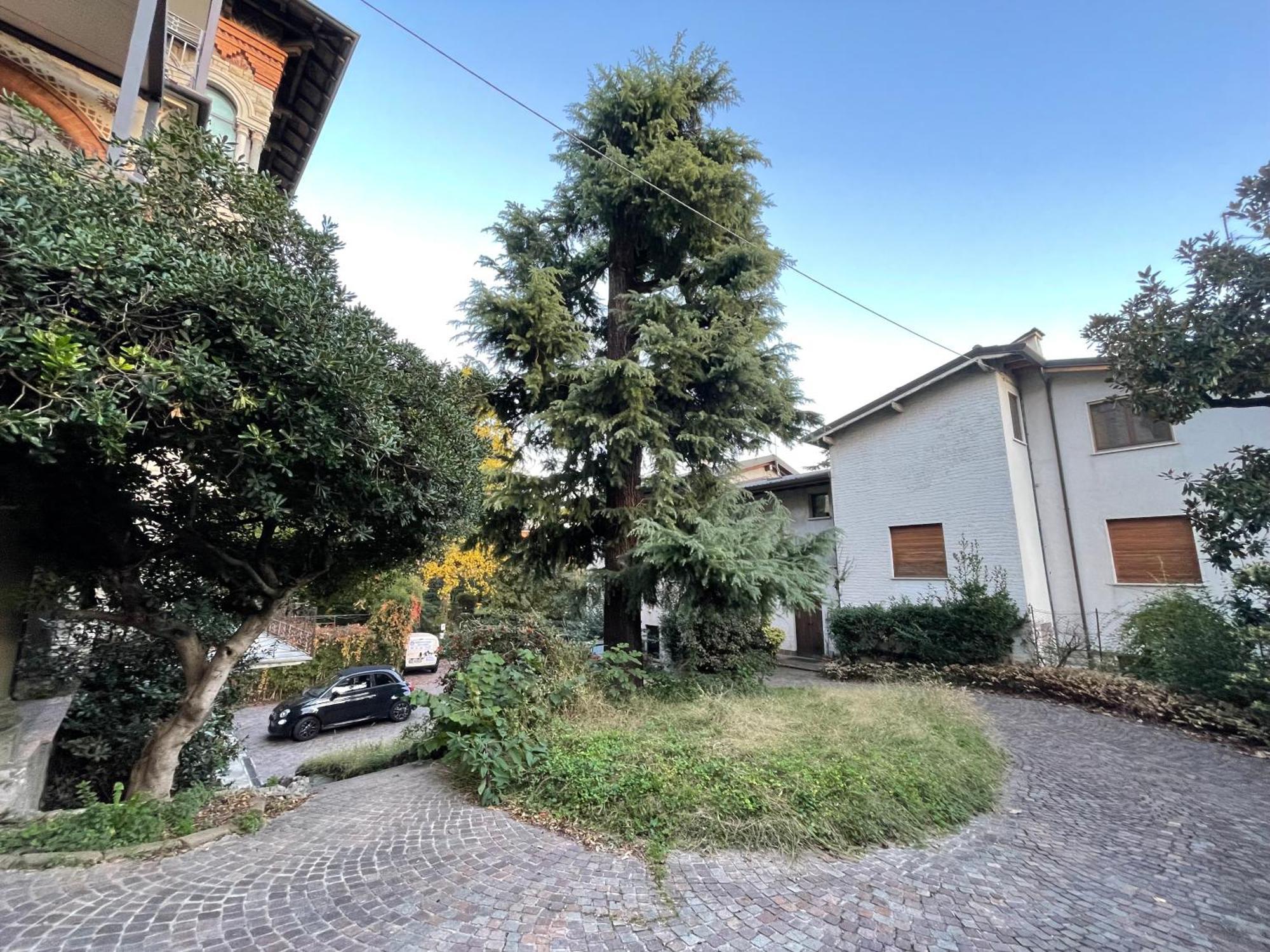 Bg Central Royal Suite Con Parcheggio - Vista Citta Alta Bergamo Bagian luar foto