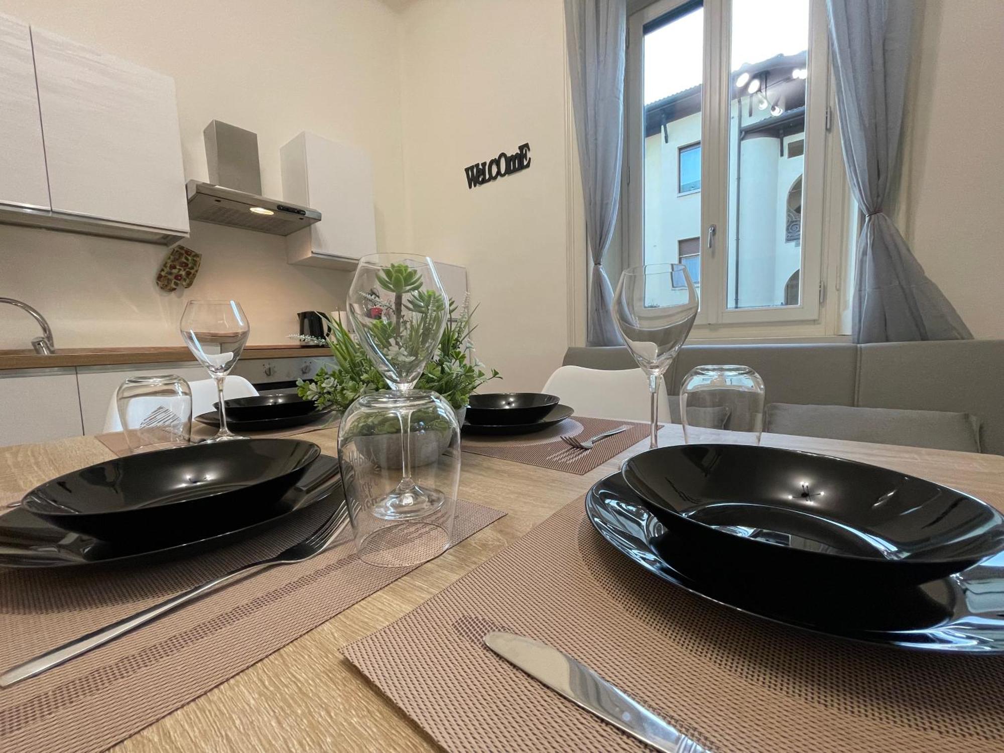 Bg Central Royal Suite Con Parcheggio - Vista Citta Alta Bergamo Bagian luar foto