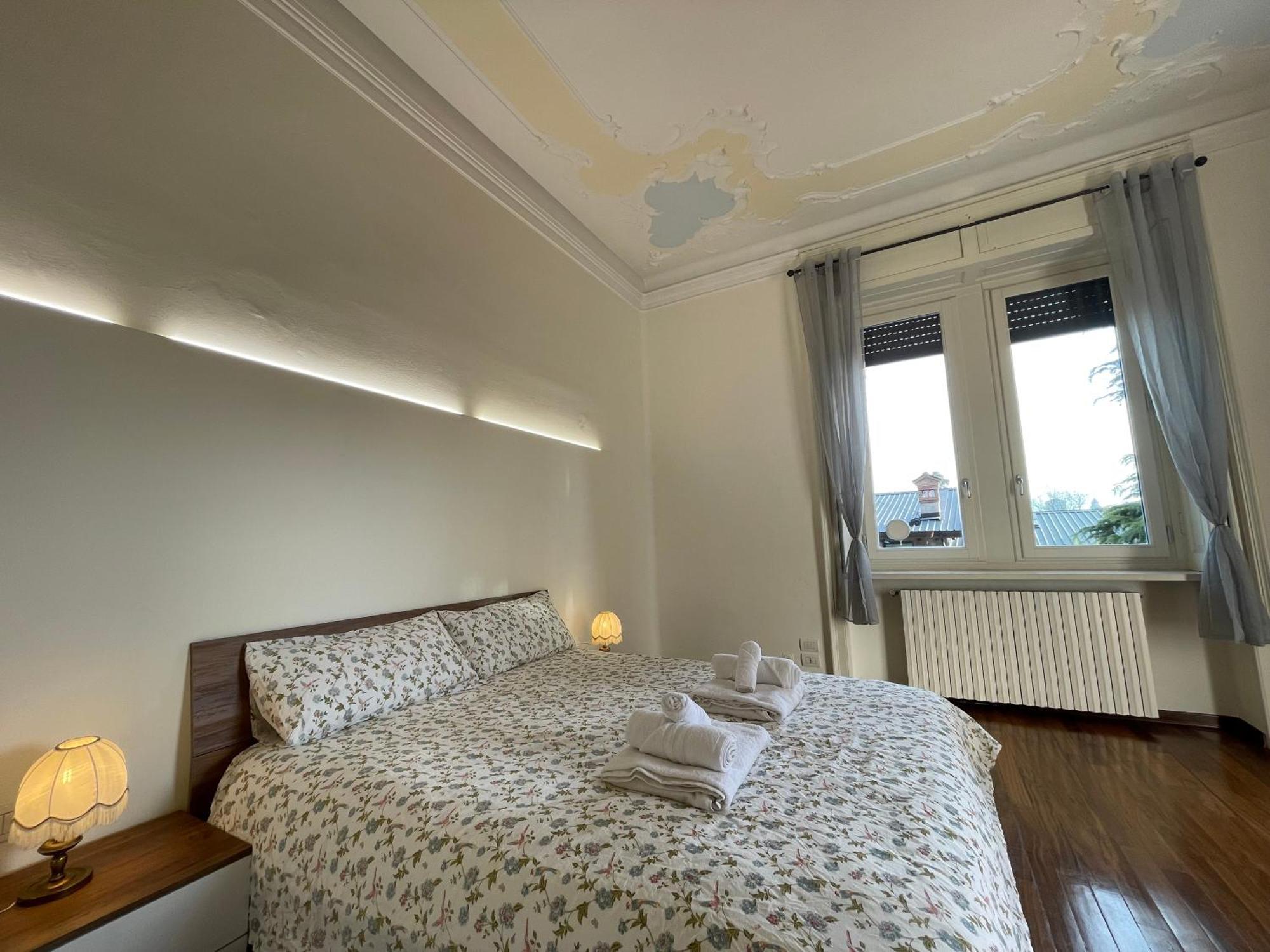 Bg Central Royal Suite Con Parcheggio - Vista Citta Alta Bergamo Bagian luar foto