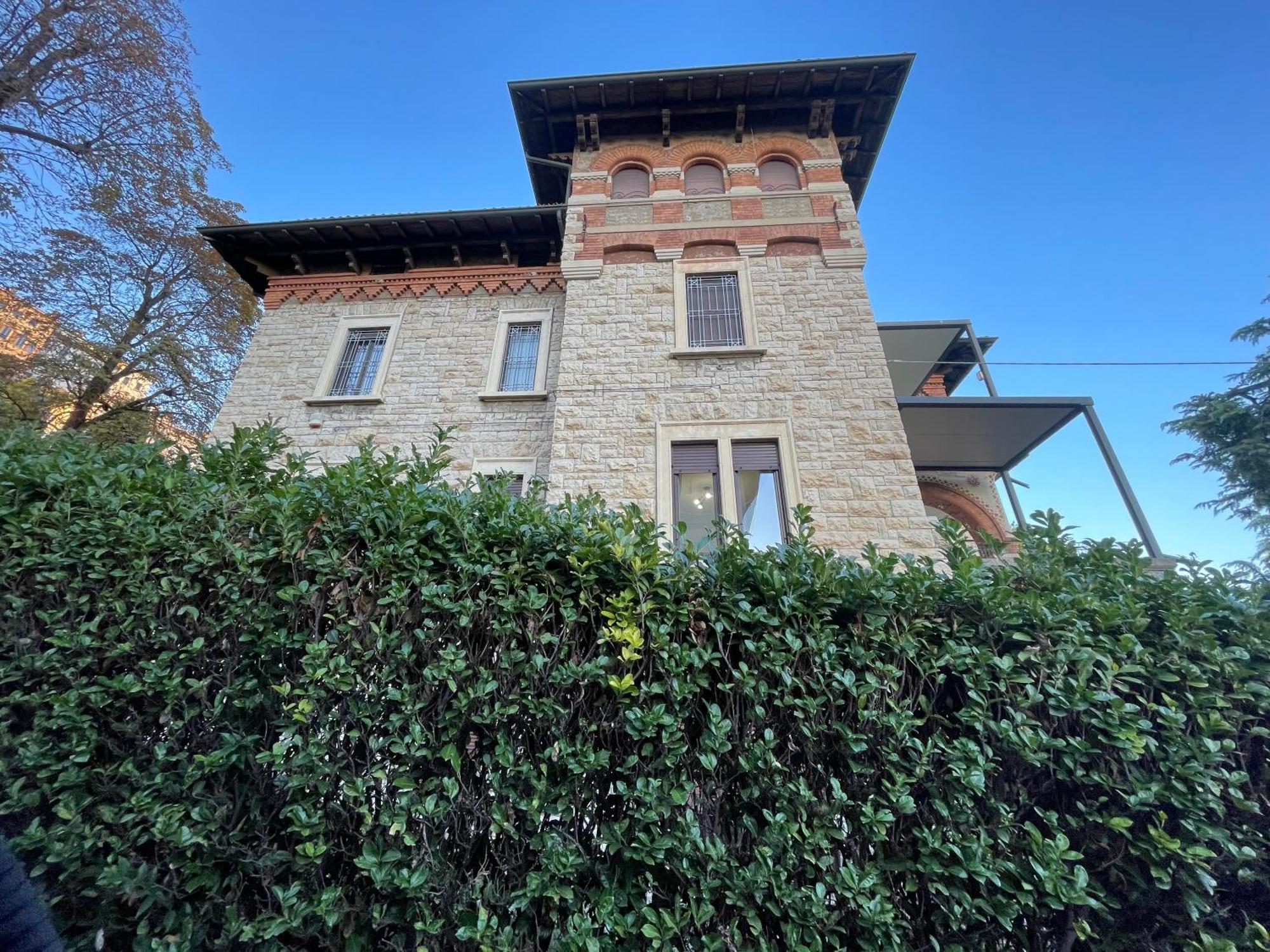 Bg Central Royal Suite Con Parcheggio - Vista Citta Alta Bergamo Bagian luar foto