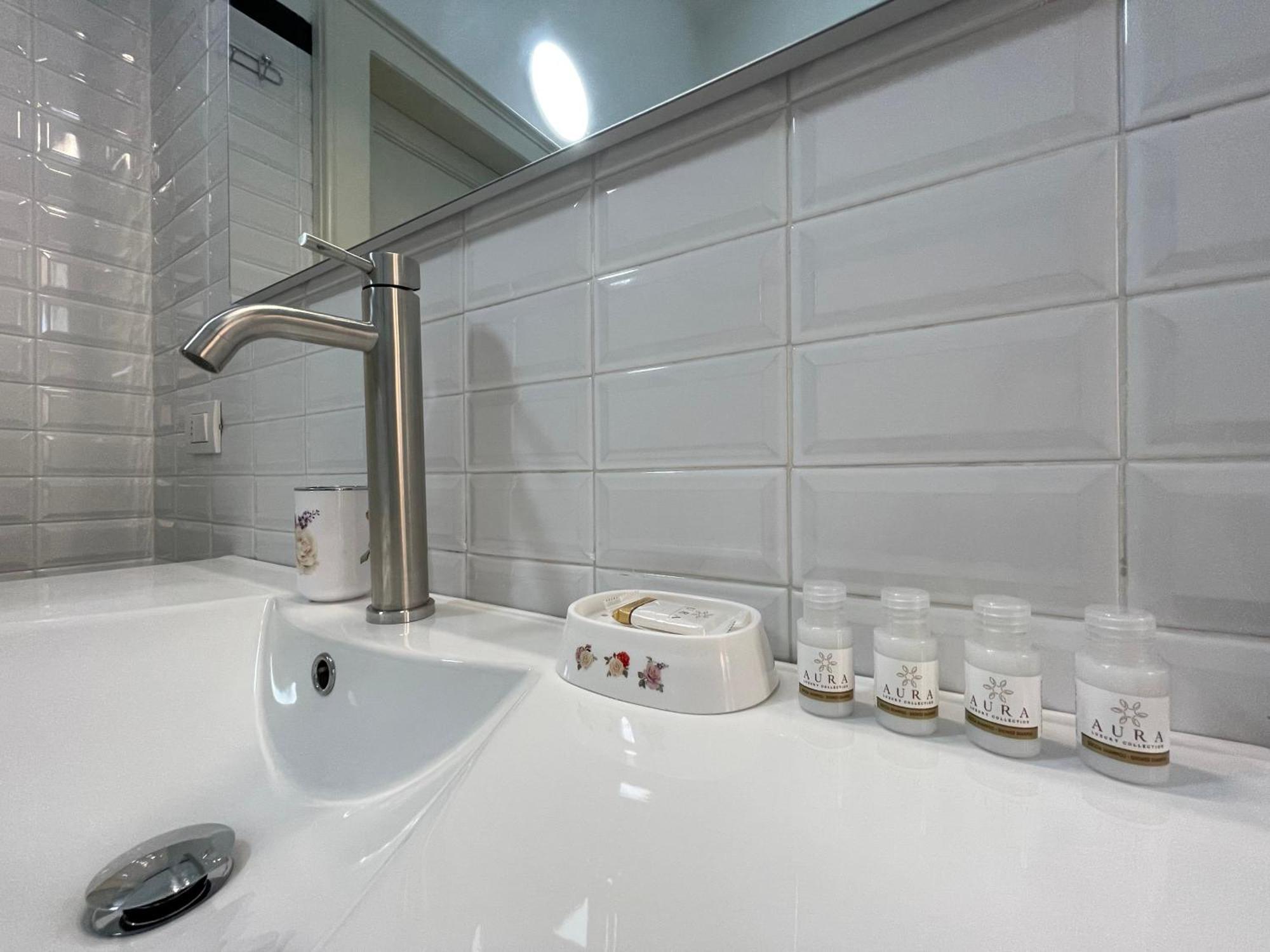 Bg Central Royal Suite Con Parcheggio - Vista Citta Alta Bergamo Bagian luar foto