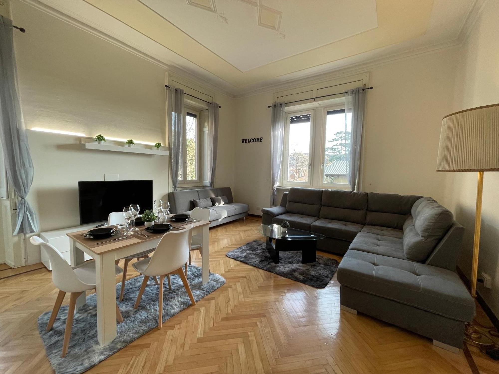 Bg Central Royal Suite Con Parcheggio - Vista Citta Alta Bergamo Bagian luar foto