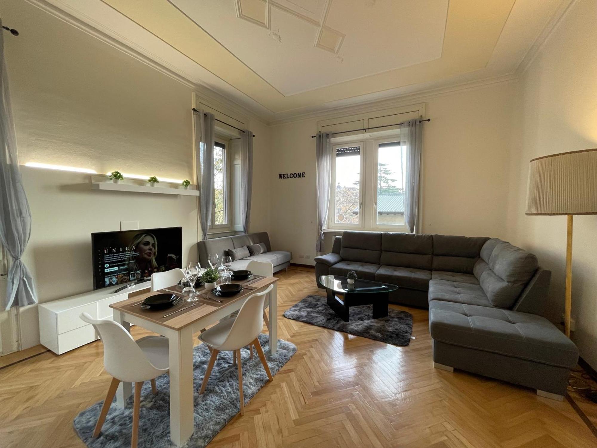 Bg Central Royal Suite Con Parcheggio - Vista Citta Alta Bergamo Bagian luar foto