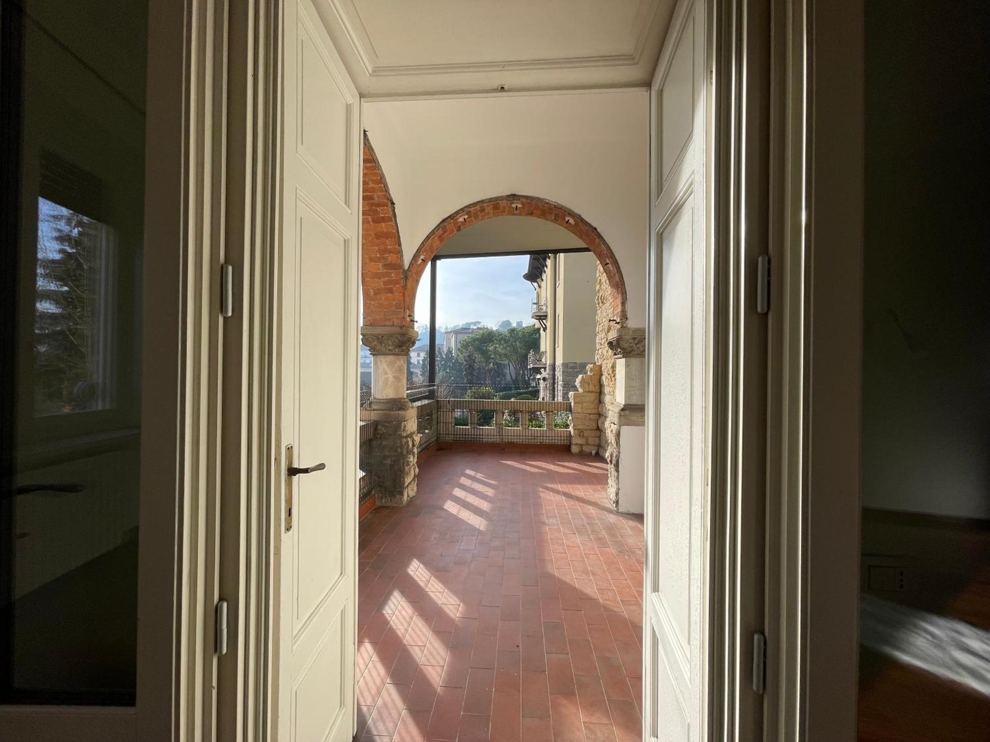 Bg Central Royal Suite Con Parcheggio - Vista Citta Alta Bergamo Bagian luar foto