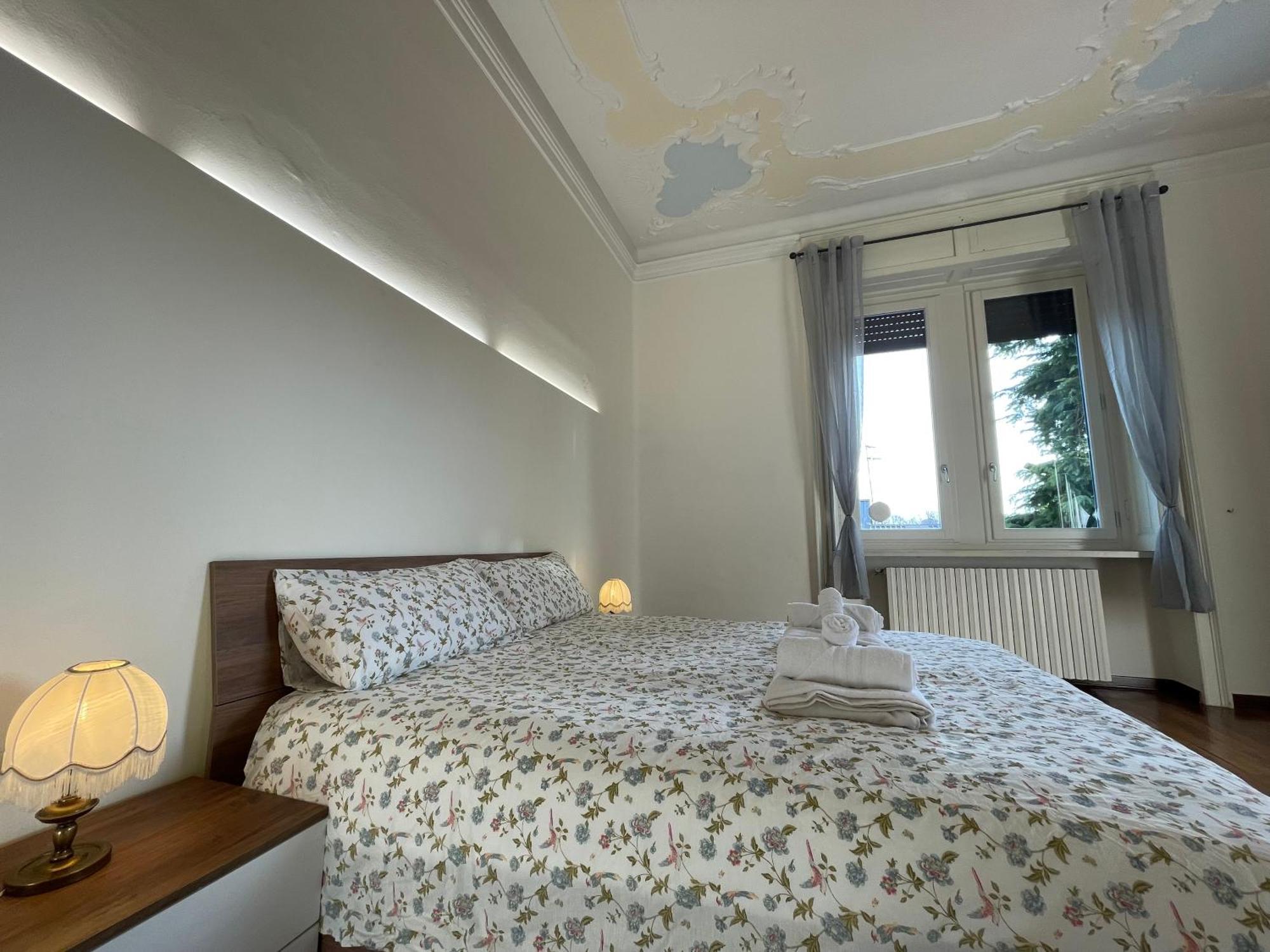 Bg Central Royal Suite Con Parcheggio - Vista Citta Alta Bergamo Bagian luar foto