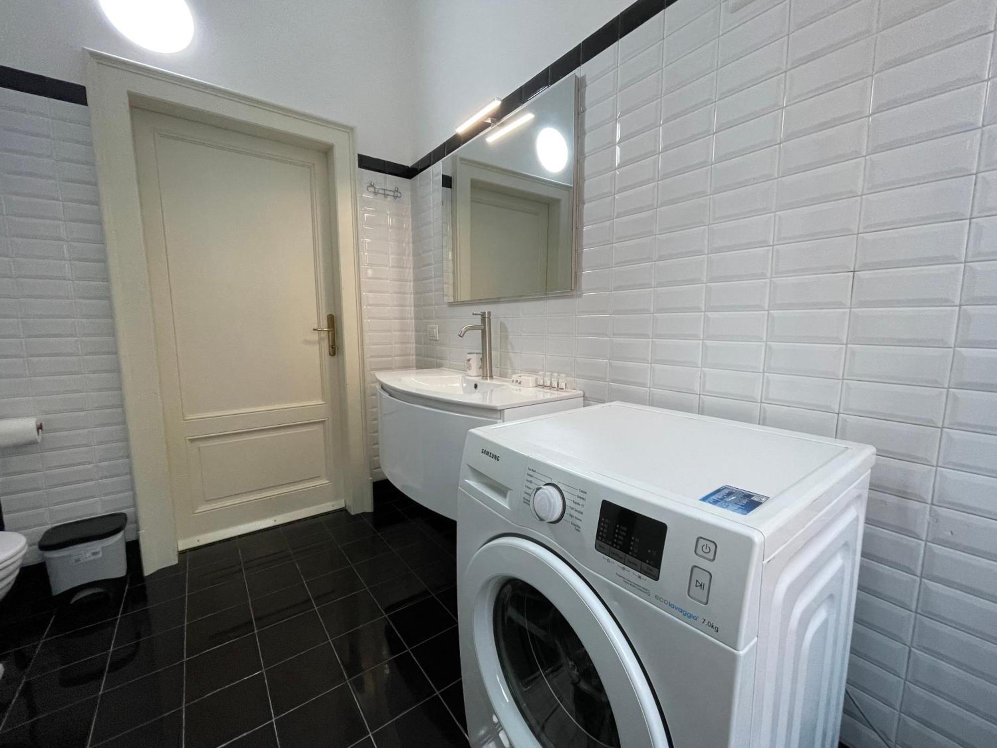 Bg Central Royal Suite Con Parcheggio - Vista Citta Alta Bergamo Bagian luar foto
